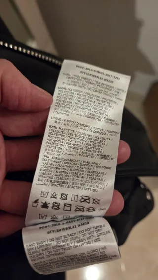 Cazadora biker Guess Negra Cuero Sintético