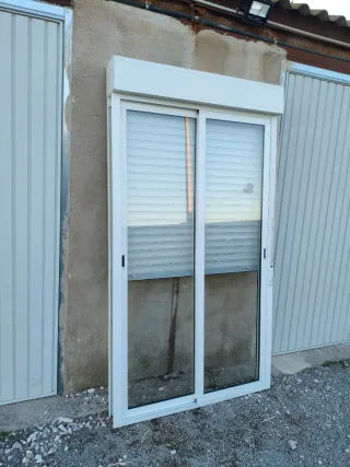 Balconera aluminio con persiana