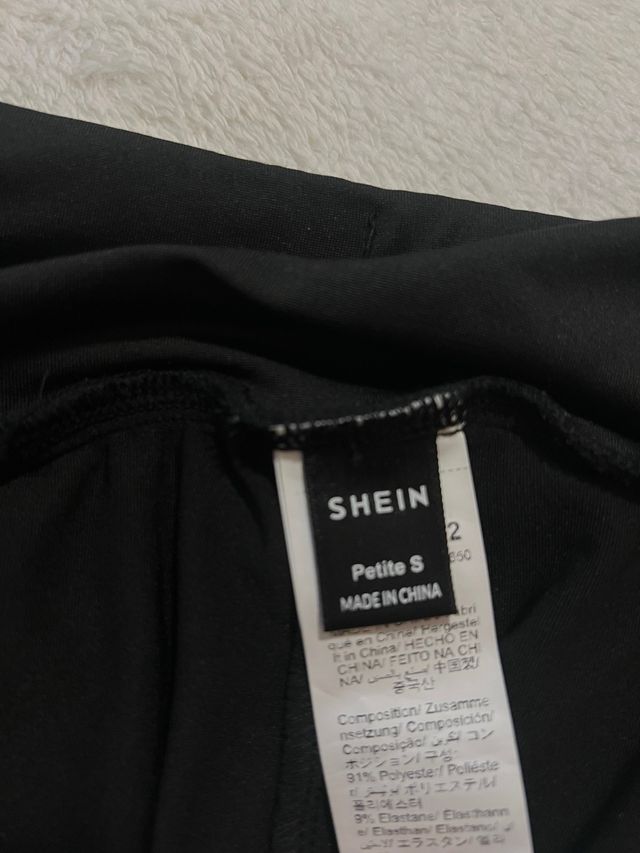 Falda negra volantes y cordones