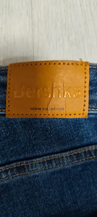 Pantalones vaqueros hombre rotos tejanos.