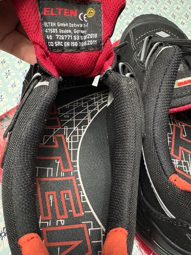 Zapatos de seguridad ELTEN negros y rojos
