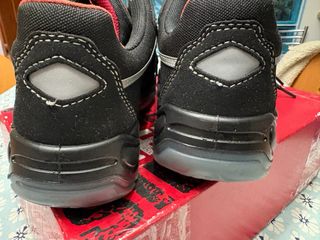Zapatos de seguridad ELTEN negros y rojos