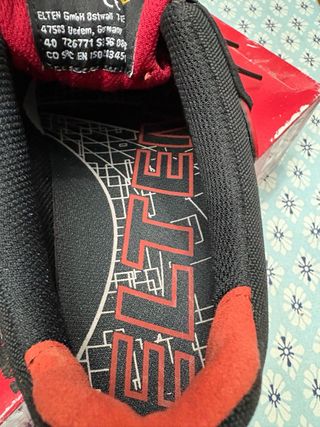 Zapatos de seguridad ELTEN negros y rojos