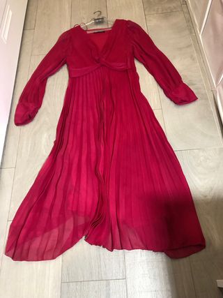 Vestido largo rosa con plisados