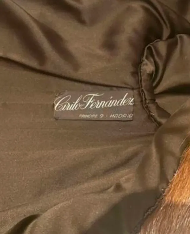 Abrigo marrón de pelo sintético