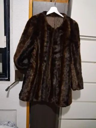 Abrigo marrón de pelo sintético hecho medida xx/44