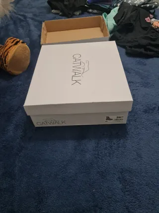 Botas negras con estampado floral