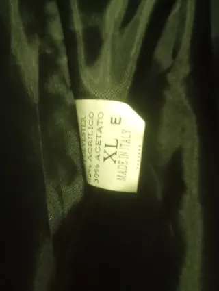 Giacca donna elegante nera con dettagli oro