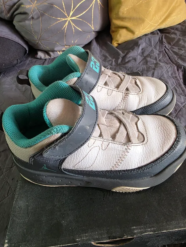 Zapatillas Jordan niño talla 23