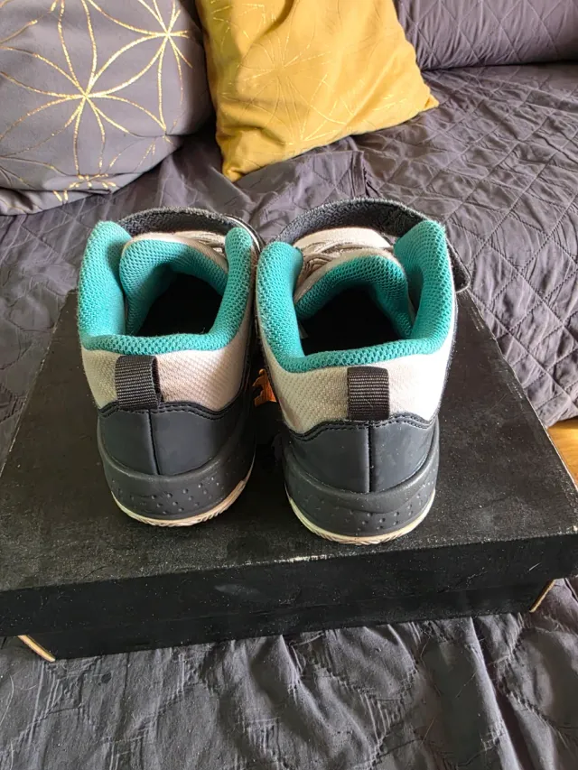 Zapatillas Jordan niño talla 23