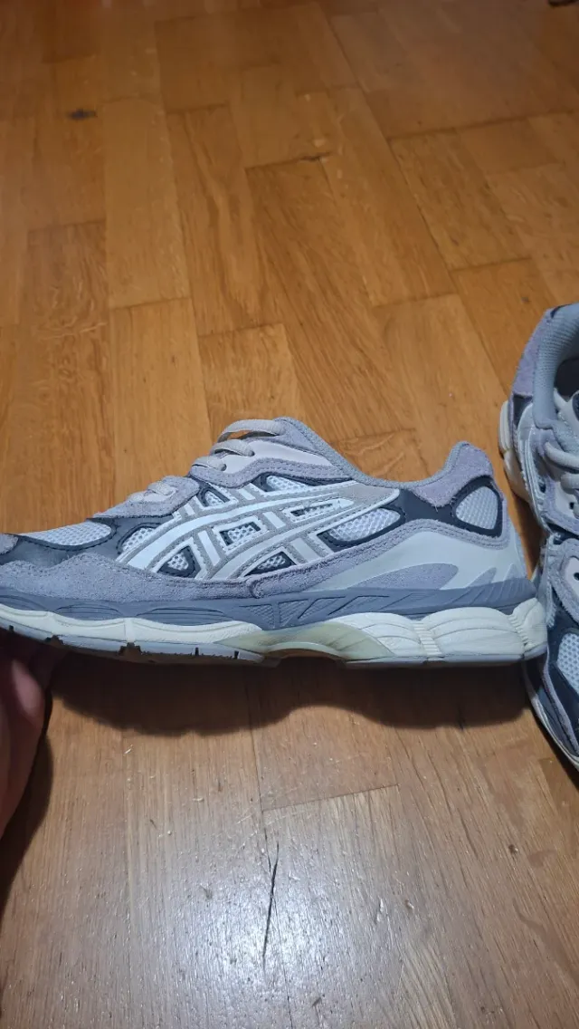 Asics Gel NYC Talla 41 Beige/Gris