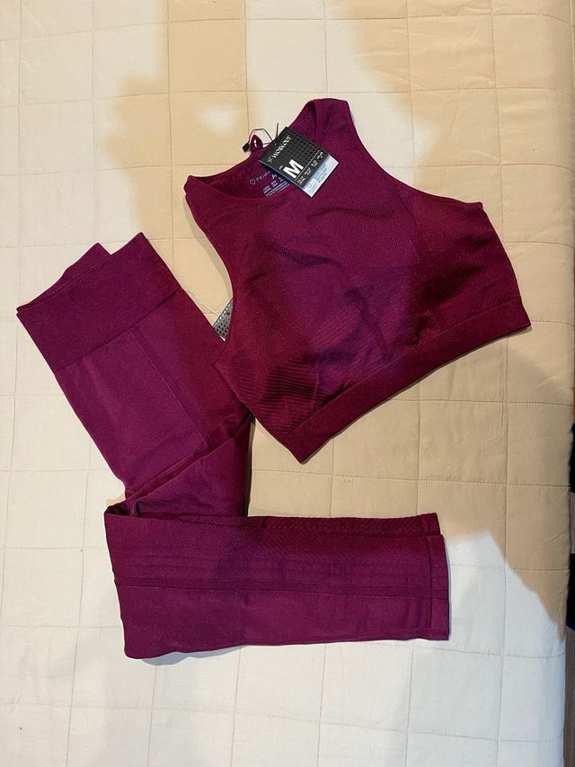 Conjunto deportivo Primark Burdeos Talla M