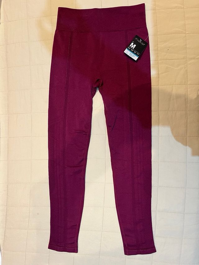 Conjunto deportivo Primark Burdeos Talla M