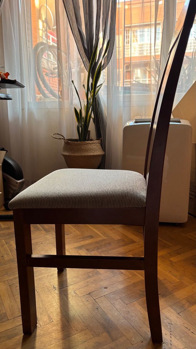Seis sillas de comedor madera y tela