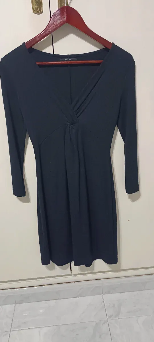 Vestido negro Bershka manga larga