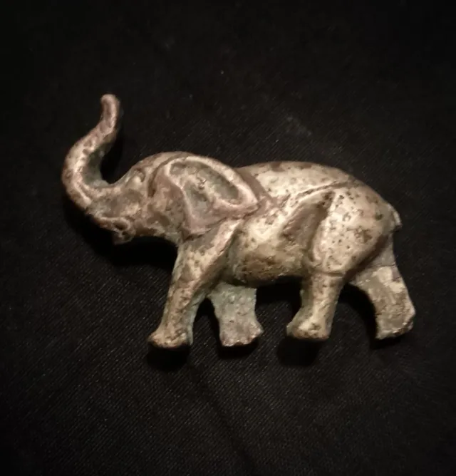 Elefante antiguo de bronce