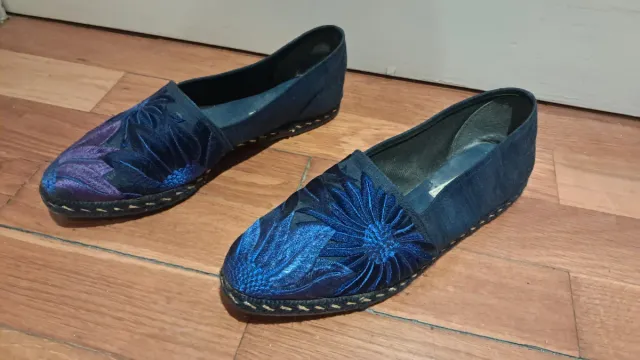 Zapatos planos bordados mujer