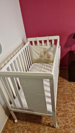 Cuna de madera para bebé