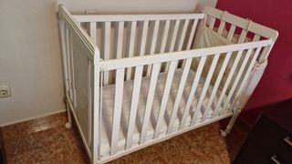 Cuna de madera para bebé