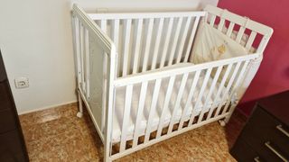 Cuna de madera para bebé