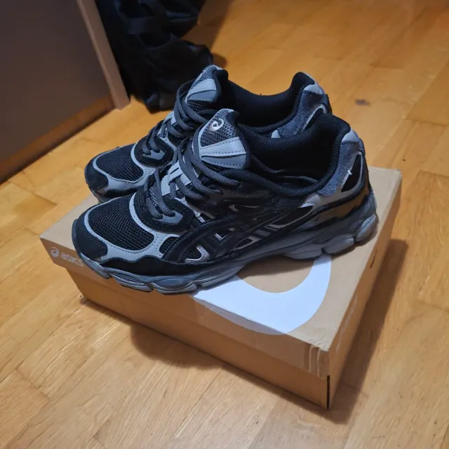 Asics Gel NYC Talla 41 Negras