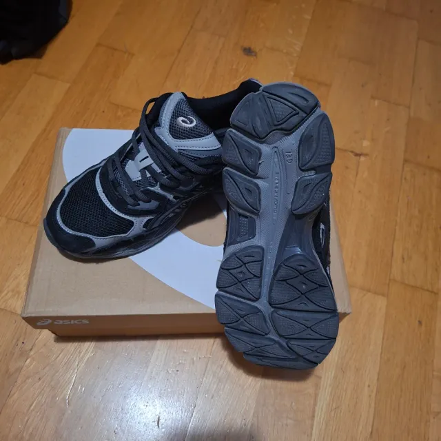 Asics Gel NYC Talla 41 Negras