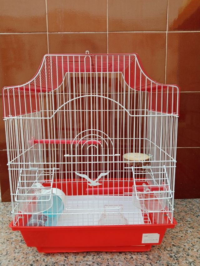 Jaula para pájaros roja con accesorios