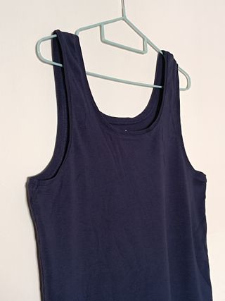 Camiseta azul marino de tirantes