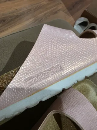 Birkenstock sandalias rosas y doradas