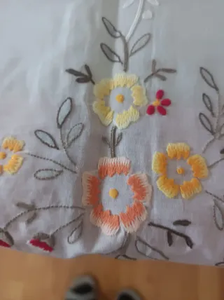 Mantelería Organdil Bordada a Mano para mesa redon