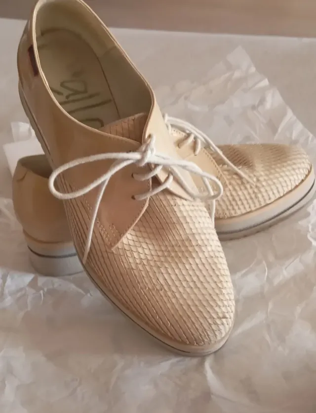 Zapatos de piel para señora