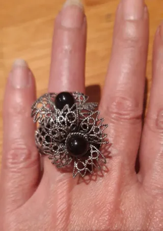 Conjunto Victorio & Lucchino anillo y pendientes