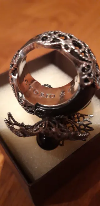 Conjunto Victorio & Lucchino anillo y pendientes