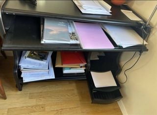 Escritorio de madera negro