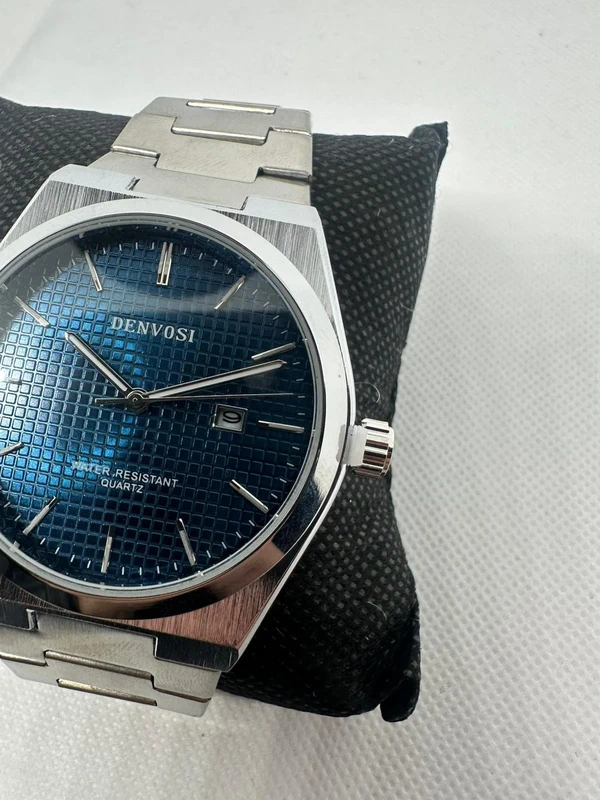 Reloj de estilo Suizo