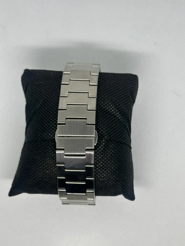 Reloj de estilo Suizo