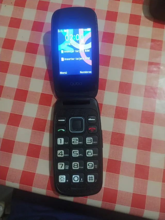 Telefono Qubo Nero con batteria sostituibile