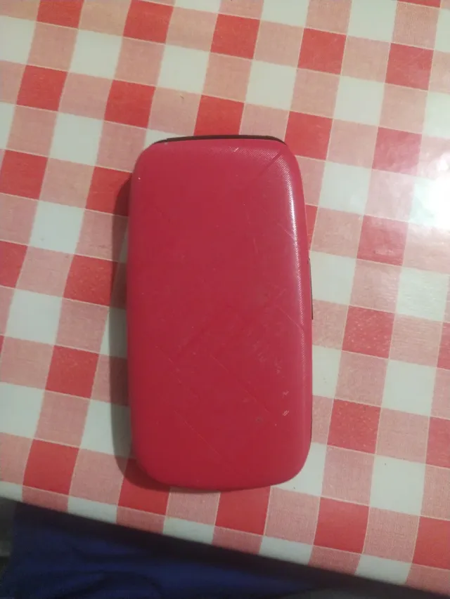 Telefono Qubo Nero con batteria sostituibile