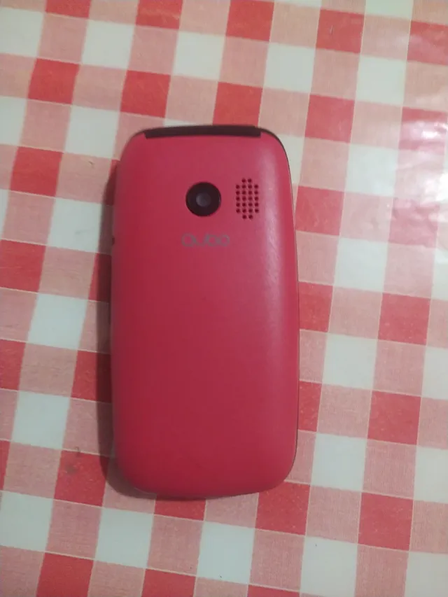 Telefono Qubo Nero con batteria sostituibile