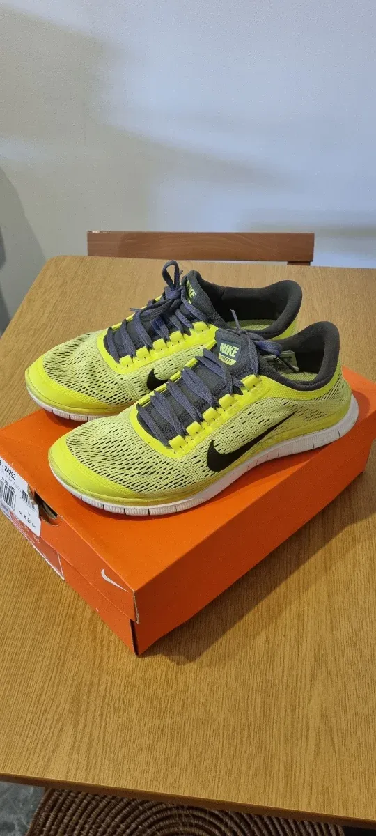 Zapatillas Nike Running Amarillas y Grises