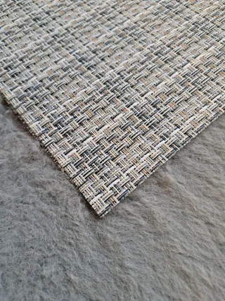 Tovagliette intrecciate eleganti per la tavola