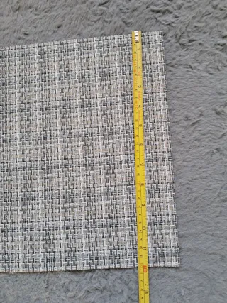 Tovagliette intrecciate eleganti per la tavola