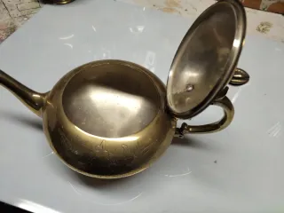 Juego tetera latón grabado