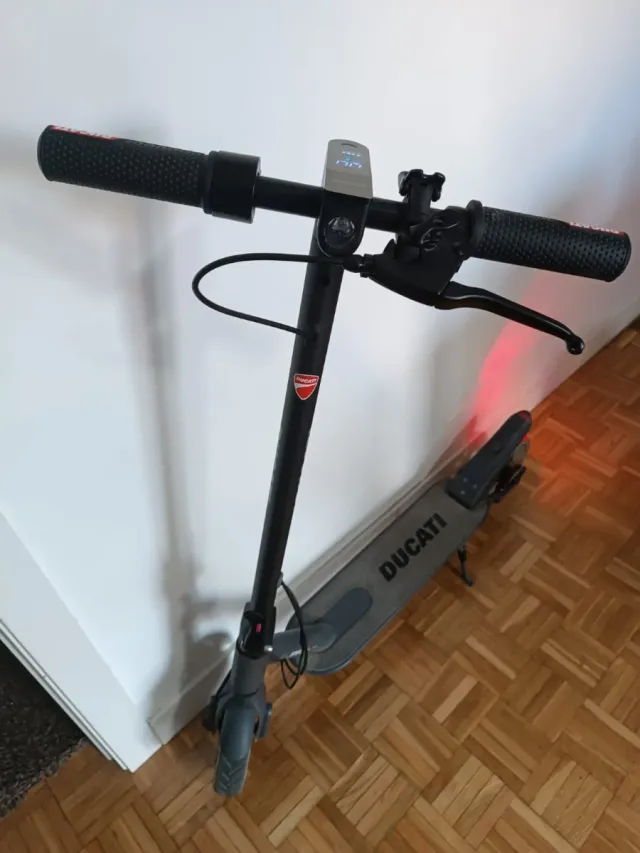 Monopatín Eléctrico Ducati.