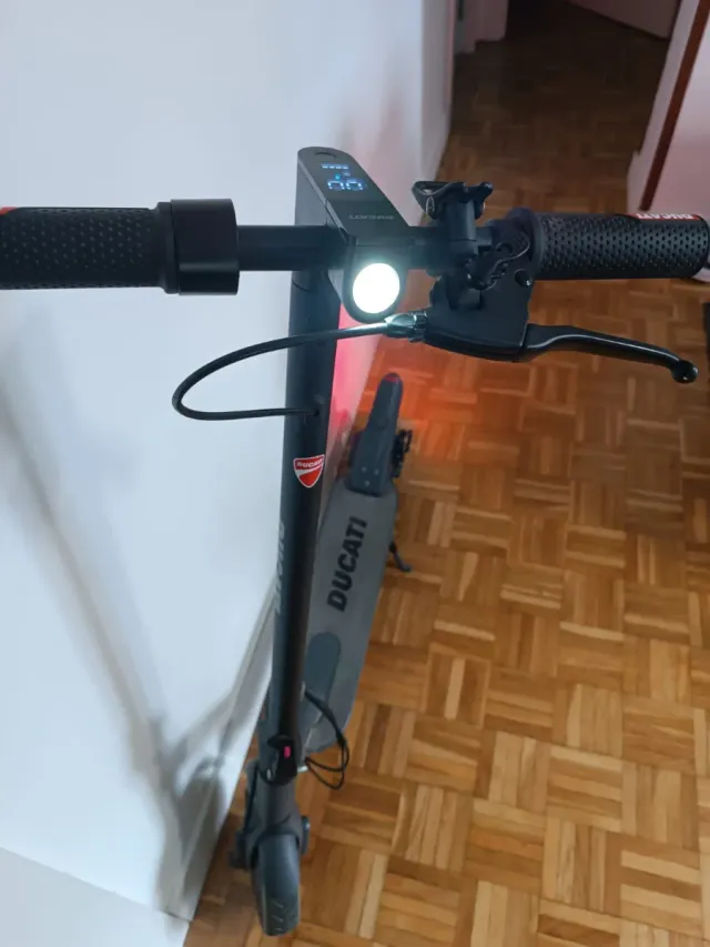 Monopatín Eléctrico Ducati.