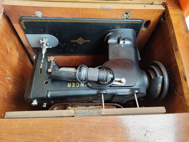 Macchina da cucire Singer anni '50