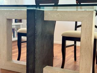 URGE VENTA! Mesa de comedor cristal y piedra.