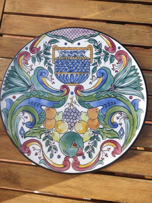 Plato decorativo pintado a mano