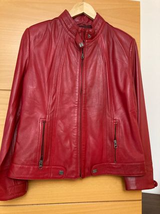 Chaqueta de cuero roja