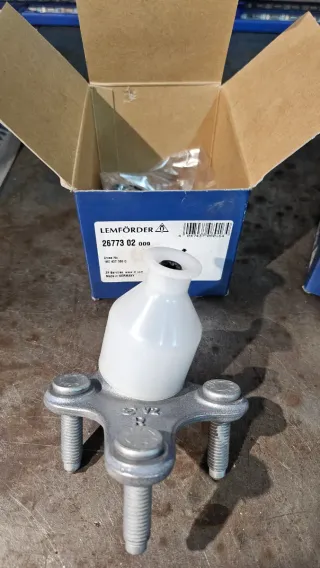 Rotula de suspensión LEMFÖRDER 26773 derecha